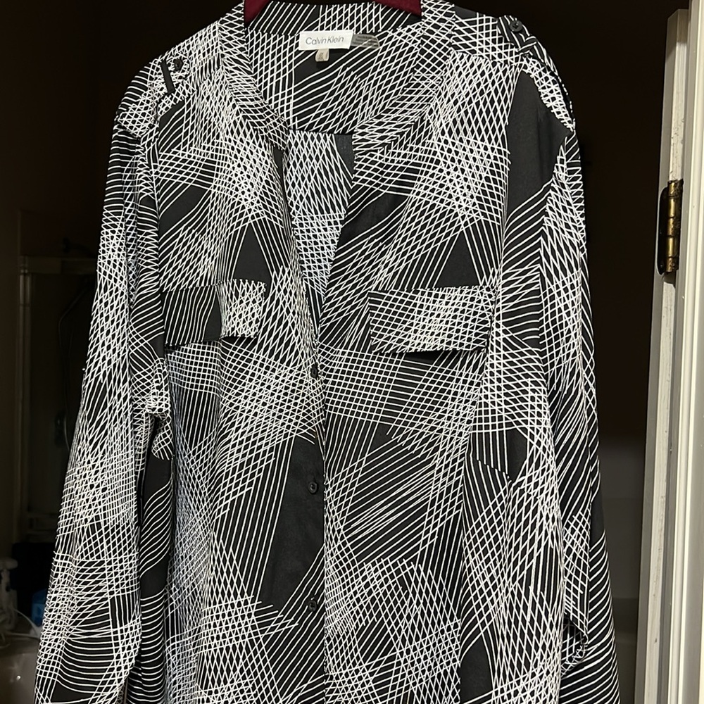 CALVIN KLEIN Women’s Black & White Striped Roll Tab Sleeves Button NWOT